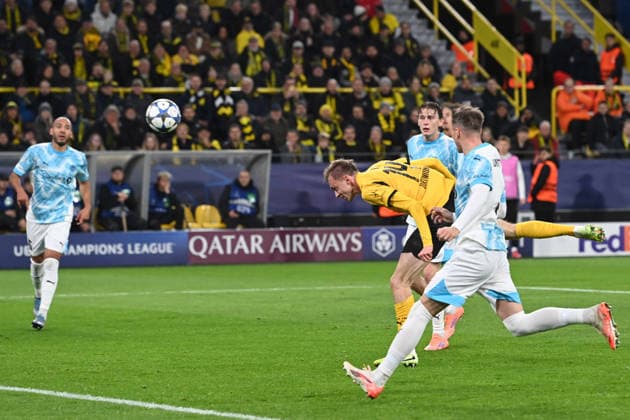 Julian BRANDT (DO) Torchance, Fussball UEFA Champions League Gruppenphase 6. Spieltag, matchday6, Borussia Dortmund (DO) - FK Bodoe Glimt am 10.12.2025 in Dortmund Deutschland. UEFA regulations prohibit any use of photographs as image sequences and or quasi-video Â