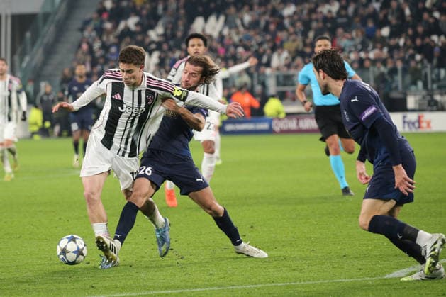 Kenan Yildiz (Juventus FC) in action during Juventus FC vs Pafos FC, UEFA Champions League football match in Turin, Italy, December 10 2025  Copyright: xClaudioxBenedetto IPAxSportx xipa-agency.netx xx IPA_69005431 IPA_Agency_IPA69005431