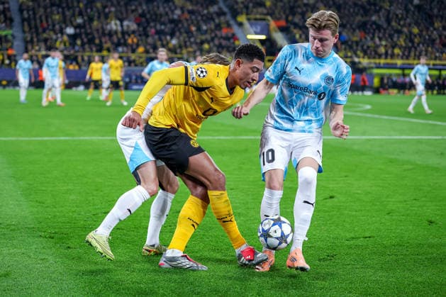 10.12.2025, Fußball, UEFA Champions League, Borussia Dortmund - FK Bodö Glimt, BVB Stadion, 5. Spieltag, Saison 2025 2026: Jobe Bellingham (BVB 07) im Zweikampf gegen Patrick Berg (Bodo Glimt 07) und Jens Petter Hauge (Bodo Glimt 10) Regulations prohibit any use of photographs as image sequences and or quasi-video. Nordrhein-Westfalen Deutschland