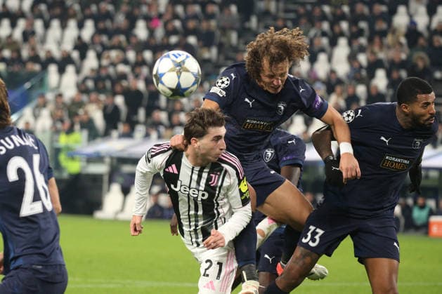 David Luiz (Pafos FC) agaits Fabio Miretti (Juventus FC) during Juventus FC vs Pafos FC, UEFA Champions League football match in Turin, Italy, December 10 2025  Copyright: xClaudioxBenedetto IPAxSportx xipa-agency.netx xx IPA_69005466 IPA_Agency_IPA69005466