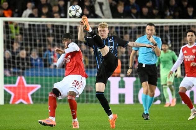 Club Brugge v Arsenal - UEFA Champions League BRUGGE, BELGIUM - DECEMBER 10 : Madueke Noni midfielder of Arsenal and Seys Joaquim defender of Club Brugge during the UEFA Champions League 2025 26 League Phase MD6 match between Club Brugge and Arsenal on December 10, 2025 in Brugge, Belgium, 10 12 2025 Brugge Belgium  Copyright: xPeterxDexVoechtx