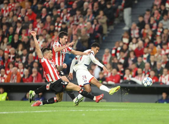 Athletic Club v Paris Saint-Germain - UEFA Champions League 2025 26 League Phase MD1 Athletic Club v Paris Saint-Germain PSG - UEFA Champions Senny Mayulu (Paris Saint-Germain) , Yuri Berchiche (Athletic Club) and Dani Vivian (Athletic Club) battle for the ball, Credit:Juan Lazkano Avalon Spain, Basque Country, Bilbao, San Mames  Copyright: xJuanxLazkanox xAvalonx 1058240333