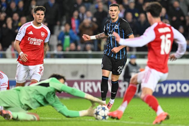 251210 Club Brugge vs Arsenal Aleksandar Stankovic (25) of Club Brugge pictured in action during the Uefa Champions League 6th matchday in the League phase game in season 2025 - 2026 between Club Brugge KV and Arsenal FC on December 10 , 2025 in Brugge, Belgium. (Photo by David Catry Isosport) Brugge Belgium  Copyright: xDavidxCatryx 20251210DC2_0671