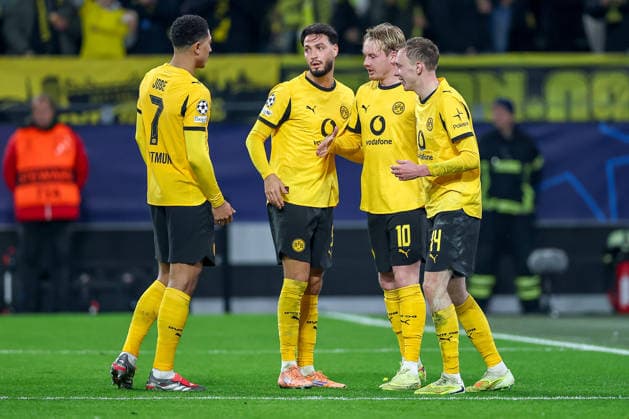 10.12.2025, Fußball, UEFA Champions League, Borussia Dortmund - FK Bodö Glimt, BVB Stadion, 5. Spieltag, Saison 2025 2026: Torjubel nach dem Tor zum 2:1 durch Torschütze Julian Brandt (BVB 10) zusammen mit Jobe Bellingham (BVB 07) Ramy Bensebaini (BVB 05) Maximilian Beier (BVB 14) Regulations prohibit any use of photographs as image sequences and or quasi-video. Nordrhein-Westfalen Deutschland