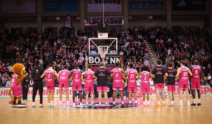 Telekom Baskets Bonn - Jubel nach Sieg vs. SKYLINERS Frankfurt 11. Speiltag - Saison 2025 26