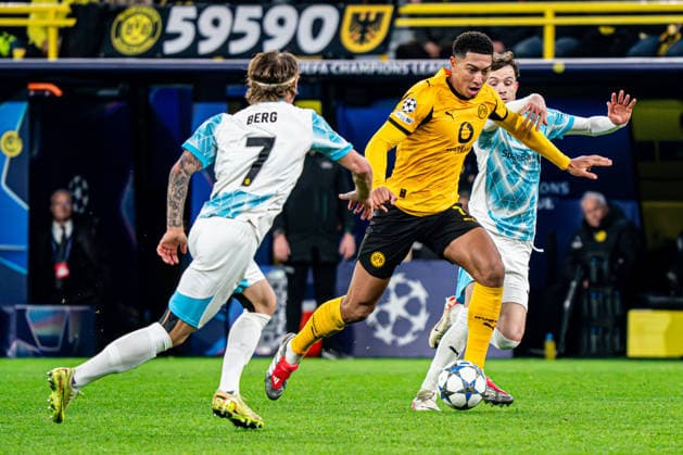 2025-12-10 Borussia Dortmund v FK Bodo Glimt - UEFA Champions League 2025 26 League Phase MD6 DORTMUND, GERMANY - DECEMBER 10: Jobe Bellingham of Borussia Dortmund dribbles between Patrick Berg of FK Bodo Glimt, Hakon Evjen of FK Bodo Glimt during the UEFA Champions League 2025 26 League Phase MD6 match between Borussia Dortmund and FK Bodo Glimt at BVB Stadion Dortmund on December 10, 2025 in Dortmund, Germany. (Photo by Gabriel Calvino Alonso BSR Agency) Dortmund Germany Content not available for redistribution in The Netherlands directly or indirectly through any third parties. Copyright: xBSRxAgencyx