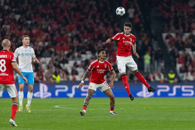 December 10, 2025, Lisbon, Lisbon, Portugal: Benfica midfielder from Argentina ENZO BARRENECHEA (5) in action during the game for Matchday 6 of Group Phase of the UEFA Champions League between Benfica and Napoli at Estadio da Luz Lisbon Portugal - ZUMAs359 20251210_zsp_s359_025 Copyright: xAlexandrexdexSousax
