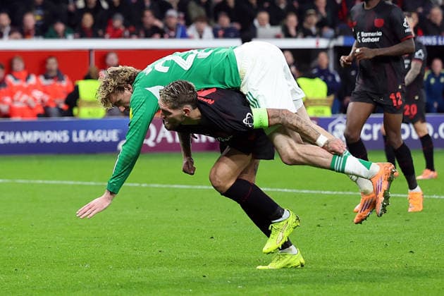 10.12.2025, xrekx, Fussball UEFA Champions League, Bayer 04 Leverkusen - Newcastle United v.l. Nick Woltemade (Newcastle United) Robert Andrich (Bayer 04 Leverkusen) Zweikampf, Aktion, action, battle for the ball (DFL DFB REGULATIONS PROHIBIT ANY USE OF PHOTOGRAPHS as IMAGE SEQUENCES and or QUASI-VIDEO) Leverkusen