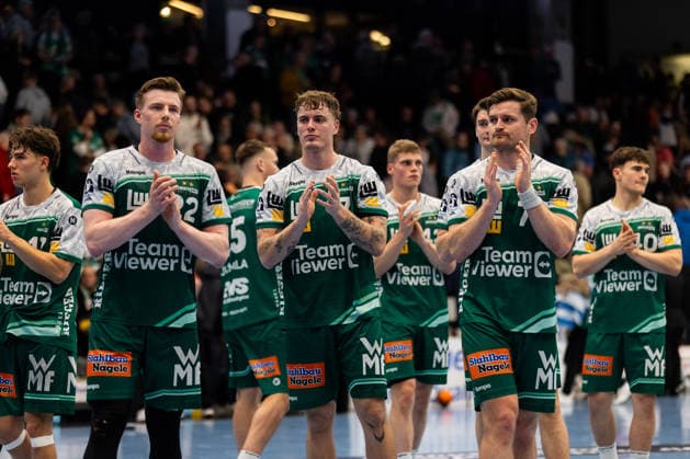 FRISCH AUF! Goeppingen ist enttäuscht enttaeuscht, unzufrieden, ärgert aegert sich, Emotionen, Wut, Trauer, negative Emotionen GER, FRISCH AUF! Goeppingen vs. TBV Lemgo, Handball, Bundesliga, 16. Spieltag, Spielzeit 2025 2026, 10.12.2025, GER, FRISCH AUF! Goeppingen vs. TBV Lemgo, Handball, Bundesliga, 16. Spieltag, Spielzeit 2025 2026, 10.12.2025, Goeppingen Copyright: xEibnerxPressefoto OliverxSchmidtx EP_OST