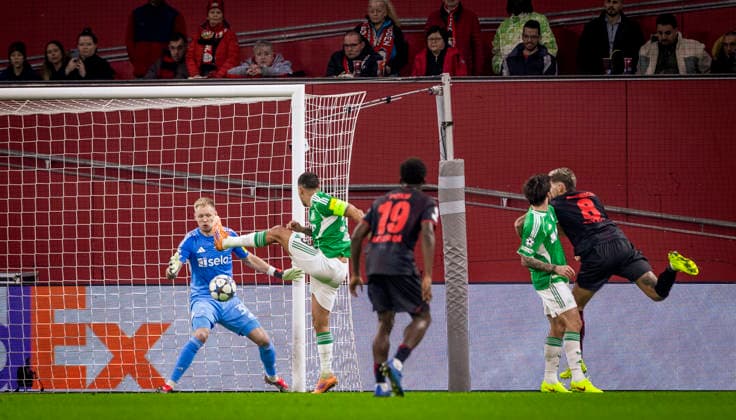 Leverkusen, Germany. 10th Dec 2025. . Robert Andrich (Leverkusen) scores the goal to 1:0 Bayer Leverkusen - Newcastle United 10.12.2025