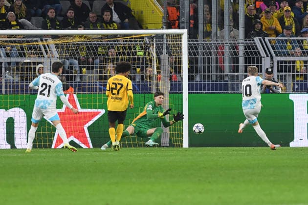 Jens Petter Hauge (FK Bodo Glimt) Tor zum 2:2 waehrend des Spiels der UEFA Champions League 2025 26, 6. Spieltag Ligaphase zwischen Borussia Dortmund und FK Bodo Glimt, BVB Stadion am 10. December 2025 in Dortmund, Deutschland. (Foto von Ralf Treese DeFodi Images) +++ Jens Petter Hauge (FK Bodo Glimt) scores his team?s second goal during the UEFA Champions League 2025 26 League Phase MD6 match between Borussia Dortmund and FK Bodo Glimt at BVB Stadion Dortmund on December 10, 2025 in Dortmund, Germany. (Photo by Ralf Treese DeFodi Images)