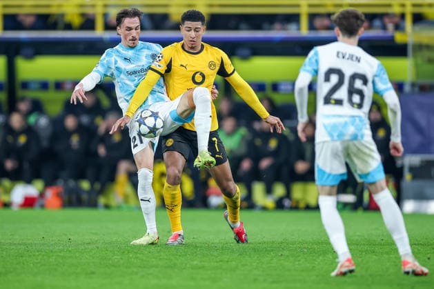 10.12.2025, Fußball, UEFA Champions League, Borussia Dortmund - FK Bodö Glimt, BVB Stadion, 5. Spieltag, Saison 2025 2026: Andreas Helmersen (Bodo Glimt 21) im Zweikampf gegen Jobe Bellingham (BVB 07) Regulations prohibit any use of photographs as image sequences and or quasi-video. Nordrhein-Westfalen Deutschland