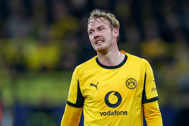 10.12.2025, Fußball, UEFA Champions League, Borussia Dortmund - FK Bodö Glimt, BVB Stadion, 5. Spieltag, Saison 2025 2026: Julian Brandt (BVB 10) steht Enttäuscht gestikulierend auf dem Spielfeld Regulations prohibit any use of photographs as image sequences and or quasi-video. Nordrhein-Westfalen Deutschland