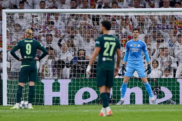 December 10, 2025, Madrid, Madrid, Spain: Thibaut Courtois of Real Madrid CF and Erling Haaland of Manchester City FC during the UEFA Champions League football match between Real Madrid CF and Manchester City FC at Santiago Bernabeu Stadium in Madrid, Spain, december 10, 2025 Madrid Spain - ZUMAa206 20251210_zsp_a206_057 Copyright: xRubenxAlbarranx