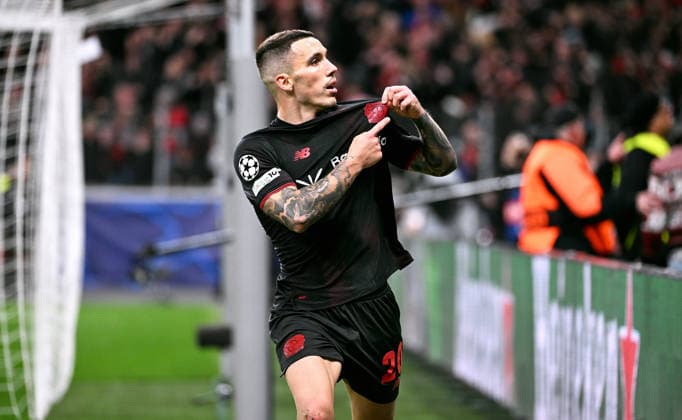 Fussball, Champions League, Deutschland, Herren, Saison 2025 2026, 6. Spieltag, BayArena Leverkusen: Bayer Leverkusen - Newcastle United; Jubel Alejandro Grimaldo (LEV) nach seinem Tor zum 2:2. Jubel, Freude, Aktion.