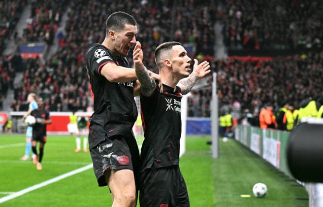 Fussball, Champions League, Deutschland, Herren, Saison 2025 2026, 6. Spieltag, BayArena Leverkusen: Bayer Leverkusen - Newcastle United; Jubel Alejandro Grimaldo (LEV) nach seinem Tor zum 2:2. Jubel, Freude, Aktion.