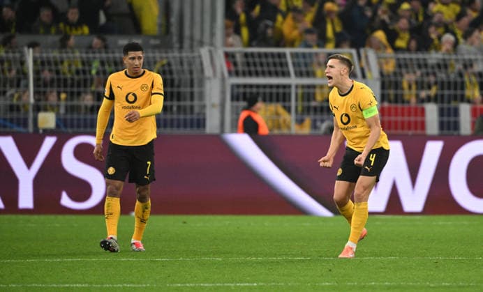 Nico Schlotterbeck (Borussia Dortmund), Jobe Bellingham (Borussia Dortmund), v.re., nach dem 2:2 10.12.2025, Fussball, UEFA Champions League 2025 2026, 6. Spieltag, Borussia Dortmund - FK Bodö Glimt UEFA regulations prohibit any use of photographs as image sequences and or quasi-video Dortmund Signal Iduna Park Nordrhein Westfalen Deutschland