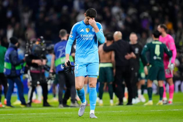 Real Madrid C.F. v Manchester City - UEFA Champions League 2025 26 League Phase MD6 Thibaut Courtois goalkeeper of Real Madrid and Belgium dejected after loss the UEFA Champions League 2025 26 League Phase MD6 match between Real Madrid C.F. and Manchester City at Estadio Santiago Bernabeu on December 10, 2025 in Madrid, Spain. Madrid Spain  Copyright: xJosexBretonx originalFilename:bretonhernandez-realmadr251210_npTvC.jpg