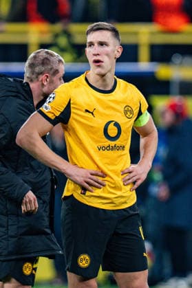 10.12.2025, Borussia Dortmund vs. FK Bodo Glimt, UEFA Champions League, 6.Spieltag Enttäuschung bei Waldemar Anton (Borussia Dortmund, 3) Nico Schlotterbeck (Borussia Dortmund, 4) Julian Ryerson (Borussia Dortmund, 26) Regulations prohibit any use of photographs as image sequences and or quasi video Copyright: xBahhoxKarax