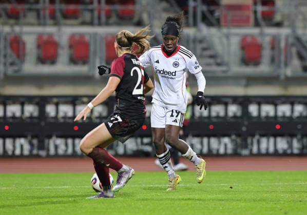 10.12.2025 - Fussball - Saison 2025 2026 - 1. Frauen - Fussball - Bundesliga - 11. Spieltag: 1. FC Nürnberg FCN ( Club ) - SG Eintracht Frankfurt SGE - Sportfoto Zink DaMa - xdaxmax - Beatrix Fördös Foerdoes (27, 1. FC Nürnberg FCN ) Etonam Nicole Anyomi (19, Eintracht Frankfurt )