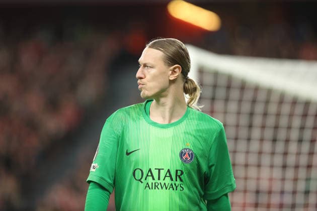 Athletic Club v Paris Saint-Germain - UEFA Champions League 2025 26 League Phase MD1 Athletic Club v Paris Saint-Germain PSG - UEFA Champions Matvei Safonov (Paris Saint-Germain) gestures, Credit:Juan Lazkano Avalon Spain, Basque Country, Bilbao, San Mames  Copyright: xJuanxLazkanox xAvalonx 1058255754