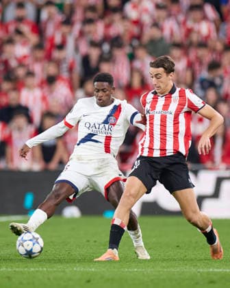 December 10, 2025, Bilbao, Vizcaya, SPAIN: Nuno Mendes of Paris Saint-Germain competes for the ball with Asier Hierro of Athletic Club during the UEFA Champions League 2025-26 League Phase MD6 match between Athletic Club and Paris Saint-Germain FC at San Mames on December 10, 2025, in Bilbao, Spain. Bilbao SPAIN - ZUMAa181 20251210_zaa_a181_300 Copyright: xRicardoxLarreinax