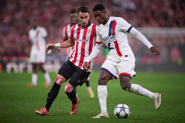 ATHLETIC DE BILBAO v PARIS SAINT-GERMAIN. CHAMPIONS LEAGUE 2025 2026. ROUND 6. Athletic de Bilbao s Alex Berenguer (L) and Paris Saint-Germain s Nuno Mandes (R) during Champions League 2025 2026 match. December 10,2025. (ALTERPHOTOS Ropero) BilbaoSpain  Copyright: xRoperox
