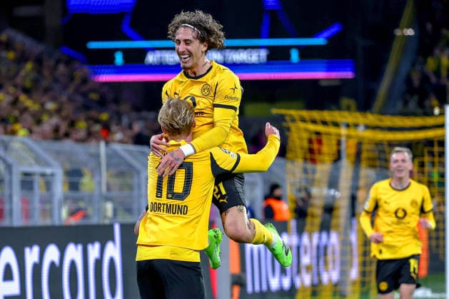 10.12.2025, Fußball, UEFA Champions League, Borussia Dortmund - FK Bodö Glimt, BVB Stadion, 5. Spieltag, Saison 2025 2026: Torjubel nach dem Tor zum 1:0 durch Torschütze Julian Brandt (BVB 10) zusammen mit Fabio Silva (BVB 21) Regulations prohibit any use of photographs as image sequences and or quasi-video. Nordrhein-Westfalen Deutschland