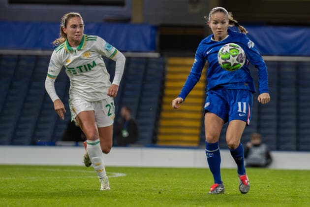 Guro Reiten (11 Chelsea) tries to hold up the ball from Mia Pante (21 Roma) during the match between Chelsea and Roma in the UEFA Women s Champions League - League Stage at Stamford Bridge, London, England on Wednesday 10th December 2025. Copyright: xClairexJeffreyx xSPPx Sportspressphoto_SPR72794