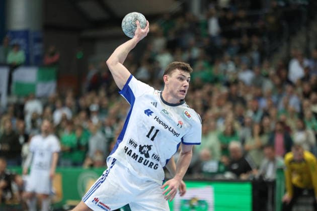 Handball DAIKIN HBL, SC DHfK Leipzig - HSV Hamburg; 10.12.2025 Nicolaj Jörgensen (11, HSV Hamburg) wirft einen Siebenmeter. Handball, DAIKIN HBL, 1. Bundesliga, Saison 2025 2026, 16. Spieltag: SC DHfK Leipzig vs. Handball Verein Hamburg am 10.12.2025 in der Quarterback Immobilien Arena Leipzig. Copyright: xBEAUTIFULxSPORTS JanxKaeferx