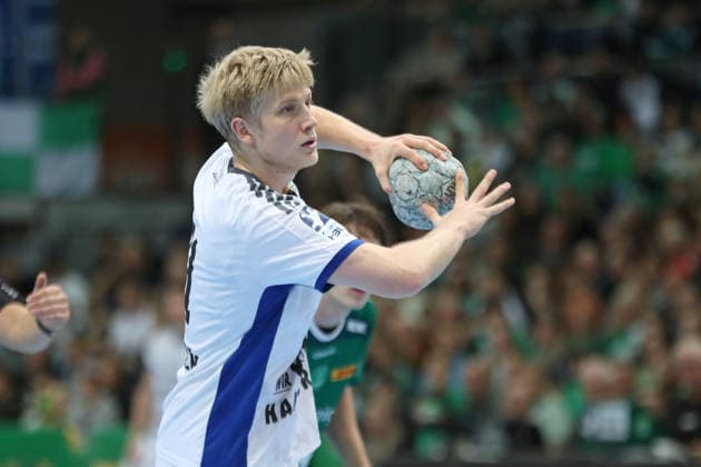Handball DAIKIN HBL, SC DHfK Leipzig - HSV Hamburg; 10.12.2025 Frederik Bo Andersen (21, HSV Hamburg) wirft einen Siebenmeter. Handball, DAIKIN HBL, 1. Bundesliga, Saison 2025 2026, 16. Spieltag: SC DHfK Leipzig vs. Handball Verein Hamburg am 10.12.2025 in der Quarterback Immobilien Arena Leipzig. Copyright: xBEAUTIFULxSPORTS JanxKaeferx