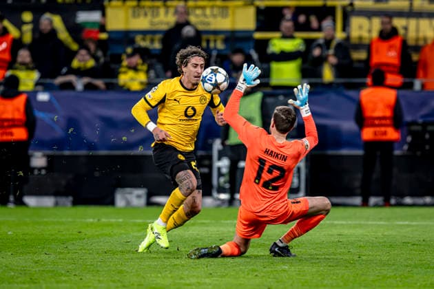 Borussia Dortmund forwarder Fabio Silva, Bodo Glimt goalkeeper Nikita Haikin, during the match Borussia Dortmund vs FK Bodo Glimt at the BVB Stadion Dortmund for the Champions League - League phase - Matchday 6 season 2025-2026 in DORTMUND, Germany on 10 December 2025, (photo by Stefan Koops EYE4images DeFodi Images)