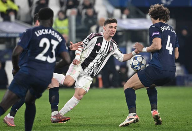 Juventus v Pafos FC - UEFA Champions League TURIN, ITALY, DECEMBER 10: Juventus Francisco Chico Conceicao (C) fight for the ball with Pafos s FC David Luiz (R) during the League phase UEFA Champions League football match between Juventus and Pafos FC at the Juventus Stadium in Turin, Italy, on December 10, 2025. Isabella Bonotto Anadolu Turin Italy. Editorial use only. Please get in touch for any other usage.  Copyright: x2025xAnadoluxIsabellaxBonottox