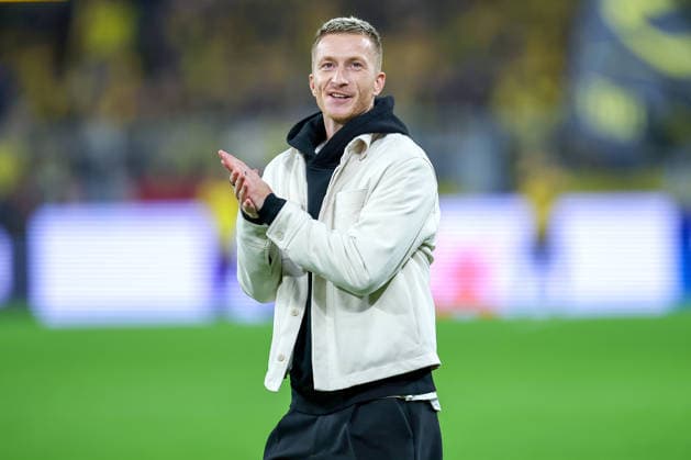 10.12.2025, Fußball, UEFA Champions League, Borussia Dortmund - FK Bodö Glimt, BVB Stadion, 5. Spieltag, Saison 2025 2026: Marco Reus zu Gast im Stadion. Jubelt der Gelben Wand zu Regulations prohibit any use of photographs as image sequences and or quasi-video. Nordrhein-Westfalen Deutschland