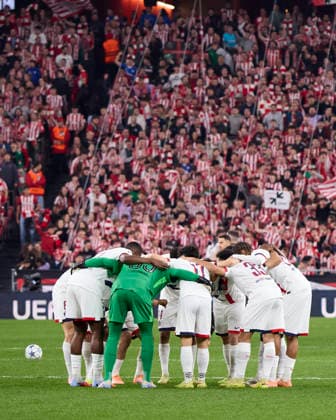 Athletic Club v Paris Saint-Germain FC - UEFA Champions League 2025-26 League Phase MD6 Players of Paris Saint-Germain huddle during the UEFA Champions League 2025-26 League Phase MD6 match between Athletic Club and Paris Saint-Germain FC at San Mames on December 10, 2025, in Bilbao, Spain. Bilbao San Mames Basque Coountry Spain RL_ATHvPSG_CL_000131 Copyright: xRicardoxLarreinax