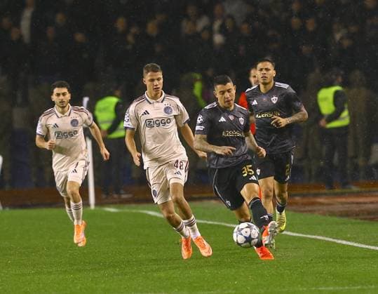 Qarabag FK v Ajax - UEFA Champions League BAKU, AZERBAIJAN - DECEMBER 10: Qarabag FK’s Pedro Bicalho (35) competes against Ajax’s Sean Steur (48) during the UEFA Champions League group stage MD6 match between Qarabag FK and AFC Ajax at Tofiq Bahramov Stadium in Baku, Azerbaijan, on December 10, 2025. Resul Rehimov Anadolu Baku Azerbaijan. Editorial use only. Please get in touch for any other usage.  Copyright: x2025xAnadoluxResulxRehimovx