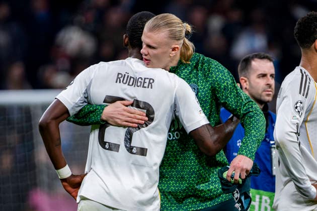 Real Madrid C.F. v Manchester City - UEFA Champions League 2025 26 League Phase MD6 Erling Haaland of Manchester City (R) cheers Antonio Rudiger of Real Madrid (L) during the UEFA Champions League 2025 26 League Phase MD6 match between Real Madrid C.F. and Manchester City at Estadio Santiago Bernabeu on December 10, 2025 in Madrid, Spain. Madrid Estadio Santiago Bernabeu Madrid Spain Copyright: xAlbertoxGardinx AGardin_20251210_Foot_Cham_ReaMad_ManCity_1790