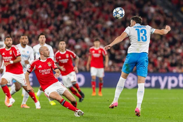 UEFA Champions League SL Benfica and SSC Napoli in Lisbon, Portugal - 10 Dec 2025 Amir Rrahmani (R) of SSC Napoli seen in action during the UEFA Champions League Matchday 6 between SL Benfica and SSC Napoli at Estadio da Luz Stadium. Final score SL Benfica 2 : 0 SSC Napoli Lisbon Portugal Copyright: xHugoxAmaralx xSOPAxImagesx slbenfica_napoli_championsleague_lisbon23