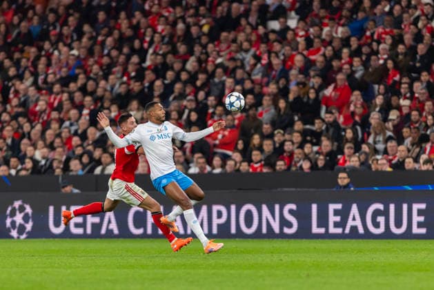 December 10, 2025, Lisbon, Portugal: Franjo Ivanovic (L) of SL Benfica and Juan Jesus (R) of SSC Napoli seen in action during the UEFA Champions League Matchday 6 between SL Benfica and SSC Napoli at Estadio da Luz Stadium. Final score SL Benfica 2 : 0 SSC Napoli Lisbon Portugal - ZUMAs197 20251210_aaa_s197_338 Copyright: xHugoxAmaralx