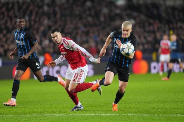 Gabriel Martinelli of Arsenal and Hugo Siquet of Club Brugge battle for the ball Club Brugge v Arsenal, UEFA Champions League, Group Stage, Football, Jan Breydel Stadium, Brugge, Belgium - 10 Dec 2025Brugge Jan Breydel Stadium Belgium EDITORIAL USE ONLY No use with unauthorised audio, video, data, fixture lists, club league logos or live services. Online in-match use limited to 120 images, no video emulation. No use in betting, games or single club league player publications. Copyright: xDavidxWinter Shutterstockx 16009951he