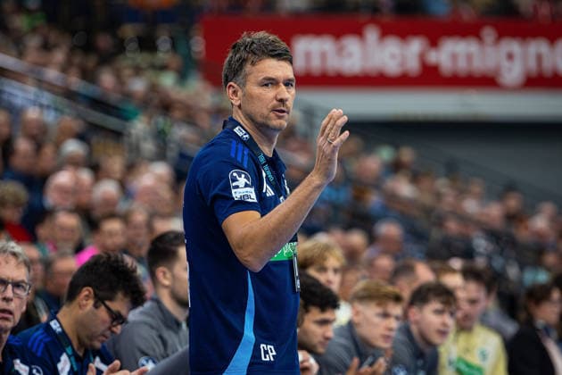 10.12.2025, xovx, Handball Daikin Handball Bundesliga, HSG Wetzlar - TSV Hannover-Burgdorf Trainer Christian Prokop (TSV Hannover-Burgdorf) (DFL DFB REGULATIONS PROHIBIT ANY USE OF PHOTOGRAPHS as IMAGE SEQUENCES and or QUASI-VIDEO) Wetzlar Buderus-Arena Hessen Deutschland (DE)