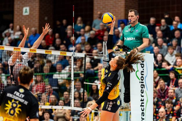 10.12.2025, GER, Volleyball, Frauen, Saison 25 26, ZOI DVV-Pokal, Halbfinale, VfB 91 Suhl Lotto Thueringen - Dresdner SC Laura Berger (VfB Suhl Lotto Thueringen) 98527 Suhl Sporthalle Wolfsgrube Thüringen Deutschland