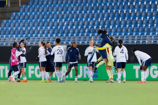 Valerenga v Paris FC, UEFA Women™s Champions League, Oslo, Norway Oslo, Norway. 10th, December 2025. The players of Paris FC seen in celebration after the final whistle of the UEFA Women™s Champions League match between Vaalerenga and Paris FC at Intility Arena in Oslo. Norway, Oslo, Intility Arena  Copyright: xGonzalesxPhoto KetilxMartinsenx