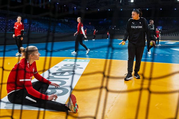 Handball, Frauen WM: Deutschland - Training Torhueterin Katharina Filter (Deutschland), Torwarttrainerin Jasmina Rebmann-Jankovic (Deutschland) Rotterdam Ahoey Niederlande