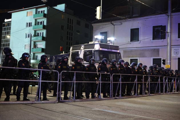 SOCCER - UEFA EL, Sturm vs Red Star GRAZ,AUSTRIA,11.DEC.25 - SOCCER - UEFA Europa League, SK Sturm Graz vs Red Star Belgrade. Image shows police (de-escalation wagon) in front of Merkur Arena.  GEPAxpictures xChrisxBauer
