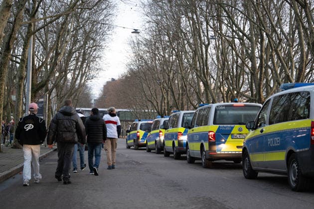 Sicherheit, Polizei, Polizeipraesenz vor dem Stadion MHP Arena, GER, VfB Stuttgart vs. Maccabi Tel Aviv, Fussball, UEFA Europa League, Herren, 6. Spieltag, Spielzeit 2025 2026, 11.12.2025, GER, VfB Stuttgart vs. Maccabi Tel Aviv, Fussball, UEFA Europa League, Herren, 6. Spieltag, Spielzeit 2025 2026, 11.12.2025 Stuttgart Copyright: xEibner-Pressefoto WolfgangxFrankx EP_WFK