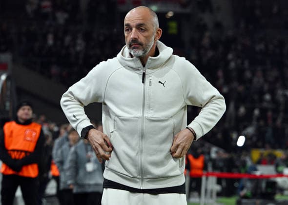 11.12.2025, xsltx, Fussball UEFA Europa League, VfB Stuttgart - Maccabi Tel Aviv v.l. Trainer Zarko Lazetic (Maccabi Tel Aviv) Stuttgart