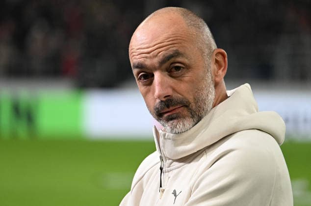 11.12.2025, xsltx, Fussball UEFA Europa League, VfB Stuttgart - Maccabi Tel Aviv v.l. Trainer Zarko Lazetic (Maccabi Tel Aviv) Stuttgart