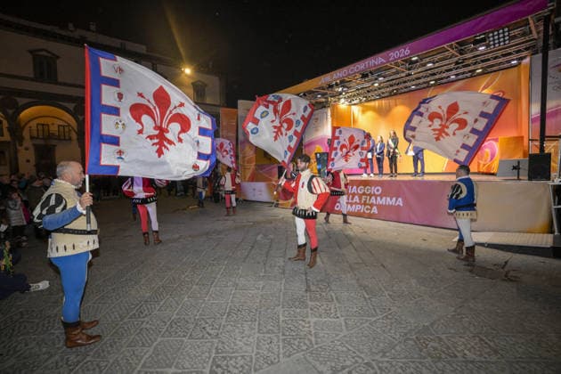 THE SHOW OF THE FLORENCE S SBANDIERATORI during Olympic Torch Relay, Olympic Winter games, Winterspiele,Spiele, Summer games Milano-Cortina 2026 in Florence, Italy, December 11 2025  Copyright: xJacopoxCane IPAxSportx xipa-agency.netx xx IPA_69033952 IPA_Agency_IPA69033952