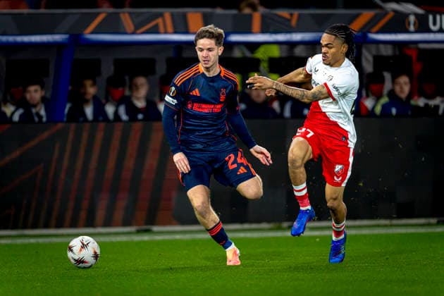 Nottingham Forest FC midfielder James McAtee, FC Utrecht midfielder Alonzo Engwanda during the match FC Utrecht vs Nottingham Forest FC at the Stadium de Galgenwaard for the Europa League - League phase - Matchday 6 season 2025-2026 in UTRECHT, Netherlands on 11 december 2025, (photo by Marcel van Dorst EYE4images DeFodi Images)